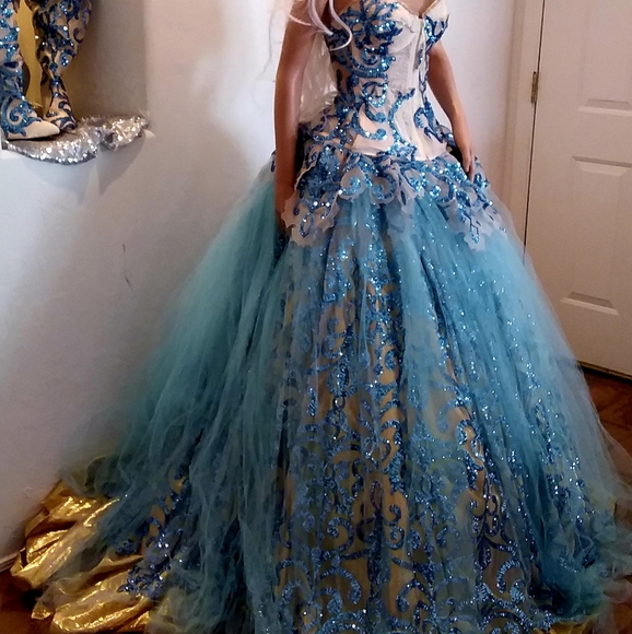 SAMPLE GOWN ONLY"ARIA" Blue Sequin Damask Wedding Ballgown Set - Picture 3 of 9